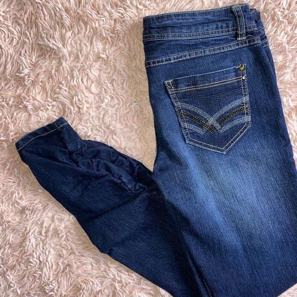 DISTRESSED BLUE DENIM SKINNY JEANS W/ RUCHED ANKLES · SIZE 9, FITS M - Picture 6 of 9